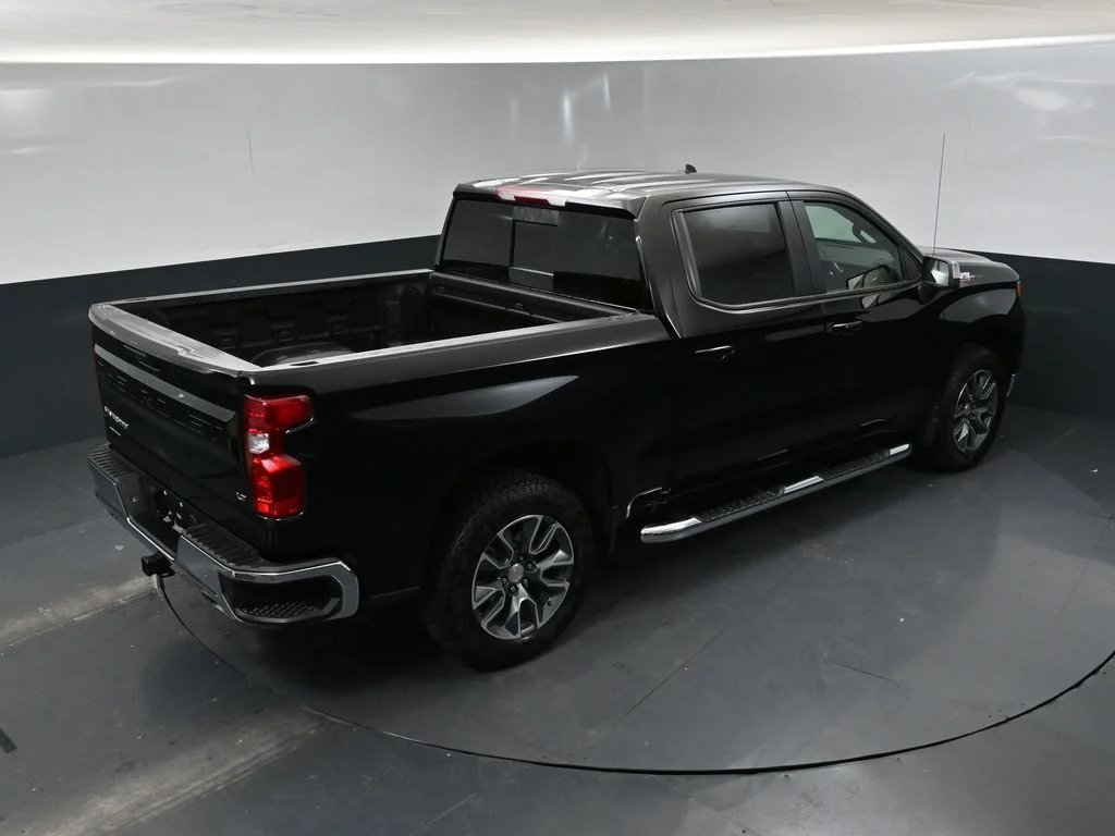 Used 2025 Black Chevrolet LT image 16