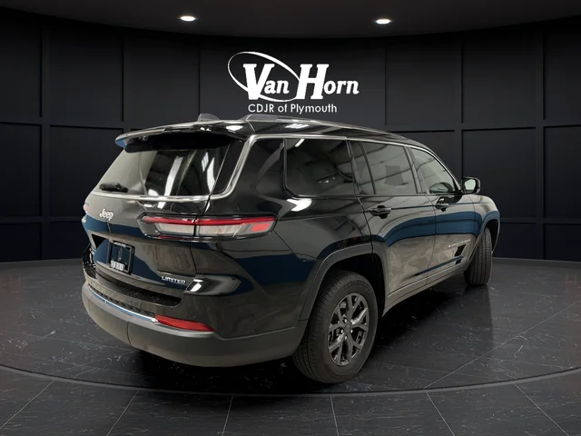 Used 2022 Diamond Black Jeep Limited image 10