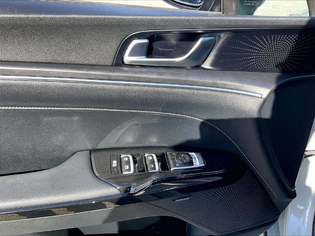 Used 2025 Wolf Gray Kia GT-Line image 38