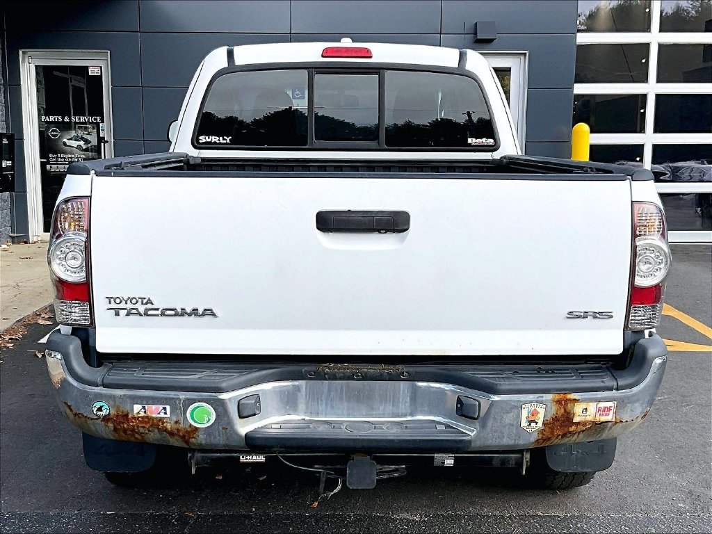 Used 2010 White Toyota Base image 5