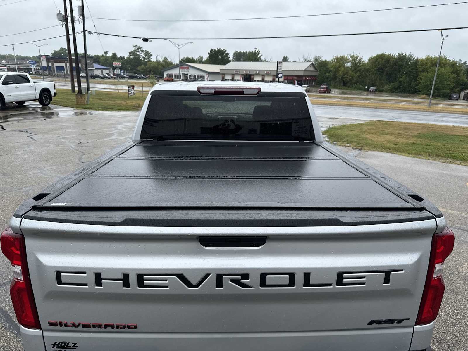 Used 2022 SILVER ICE METALLIC Chevrolet RST image 26