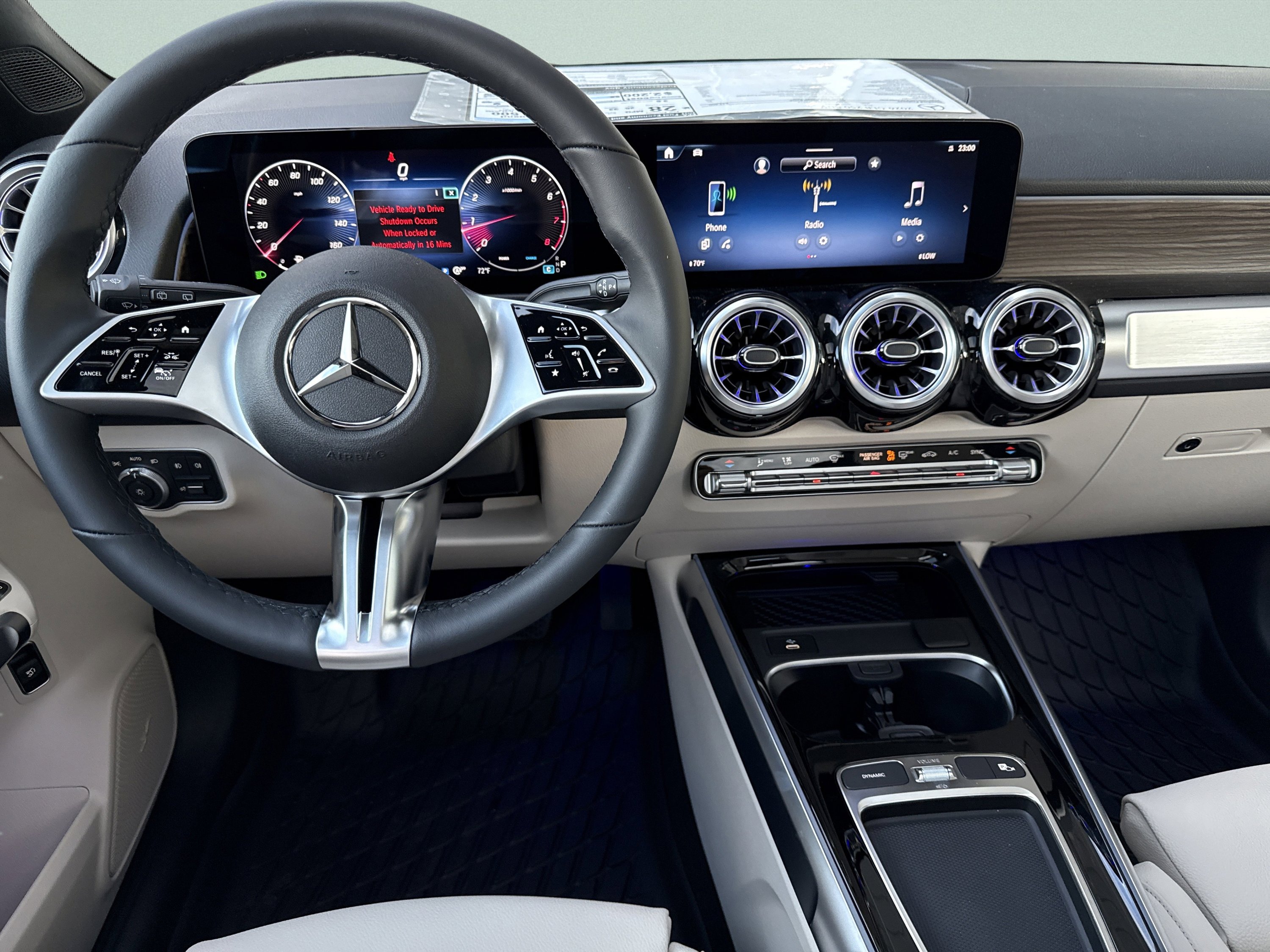 New 2026 Polar White Mercedes-Benz GLB 250 image 34