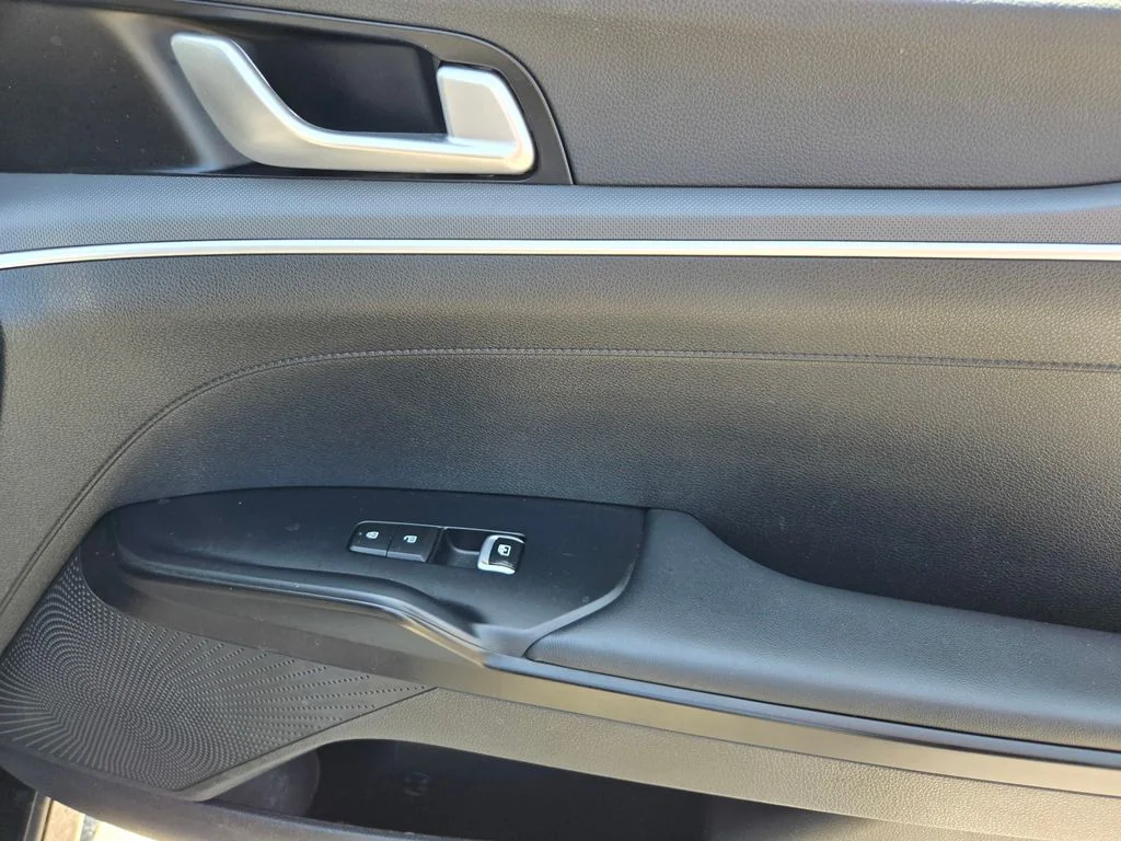 Used 2022 Ebony Black Kia GT-Line image 8