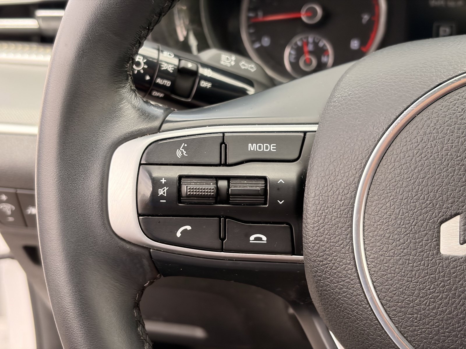 Used 2023 White Kia GT-Line image 23