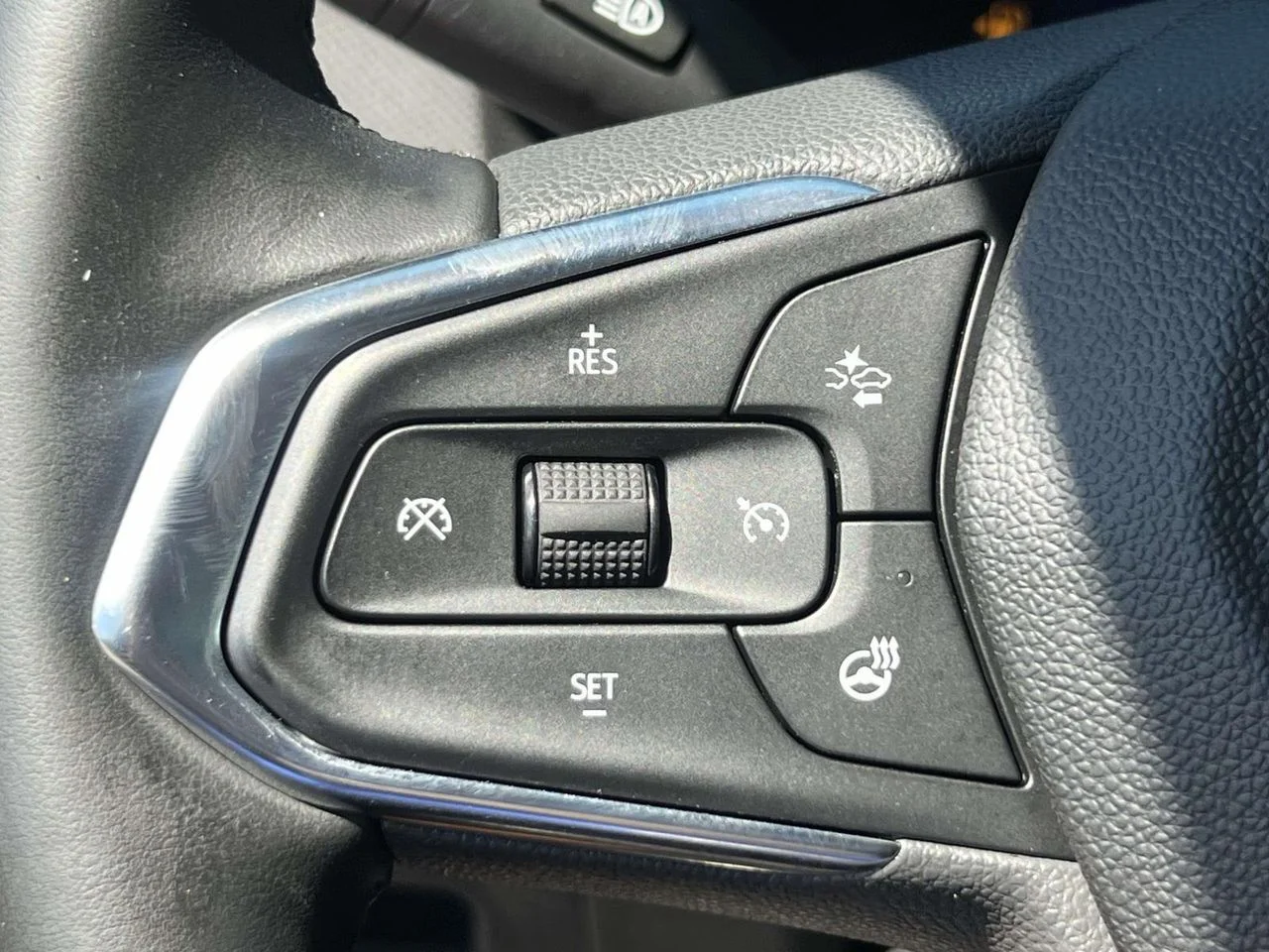 Used 2025 Mosaic Black Metallic Chevrolet FWD LT image 25