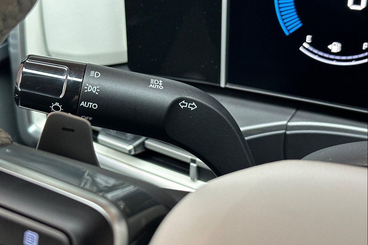 New 2027 White Hyundai SEL AWD image 31