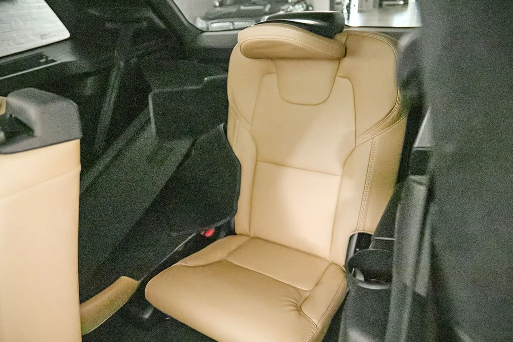 Certified Used 2024 Onyx Black Volvo Ultimate image 25