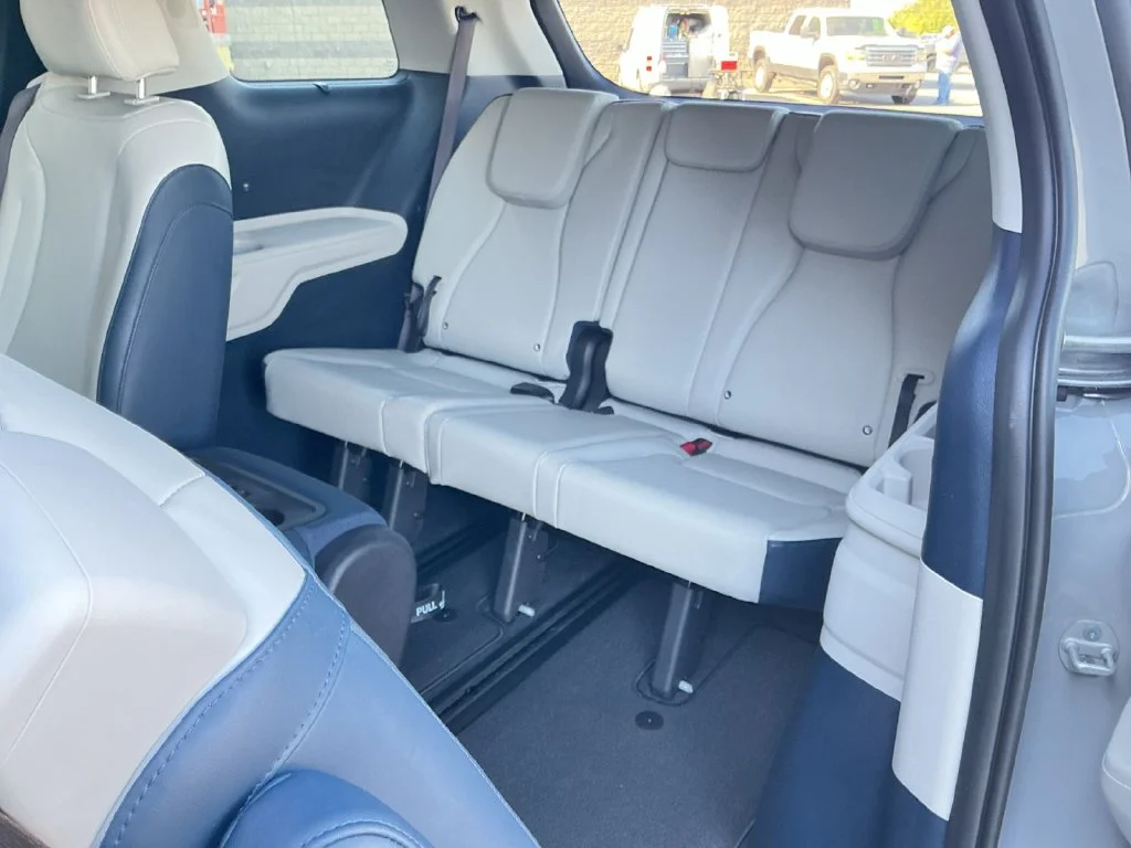 Used 2025 White Kia EX image 36