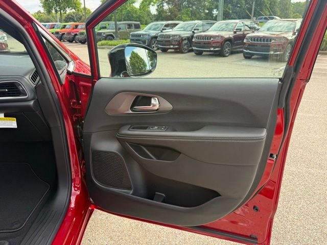 New 2027 Red Hot Pearl-Coat Exterior Paint Chrysler Select image 27