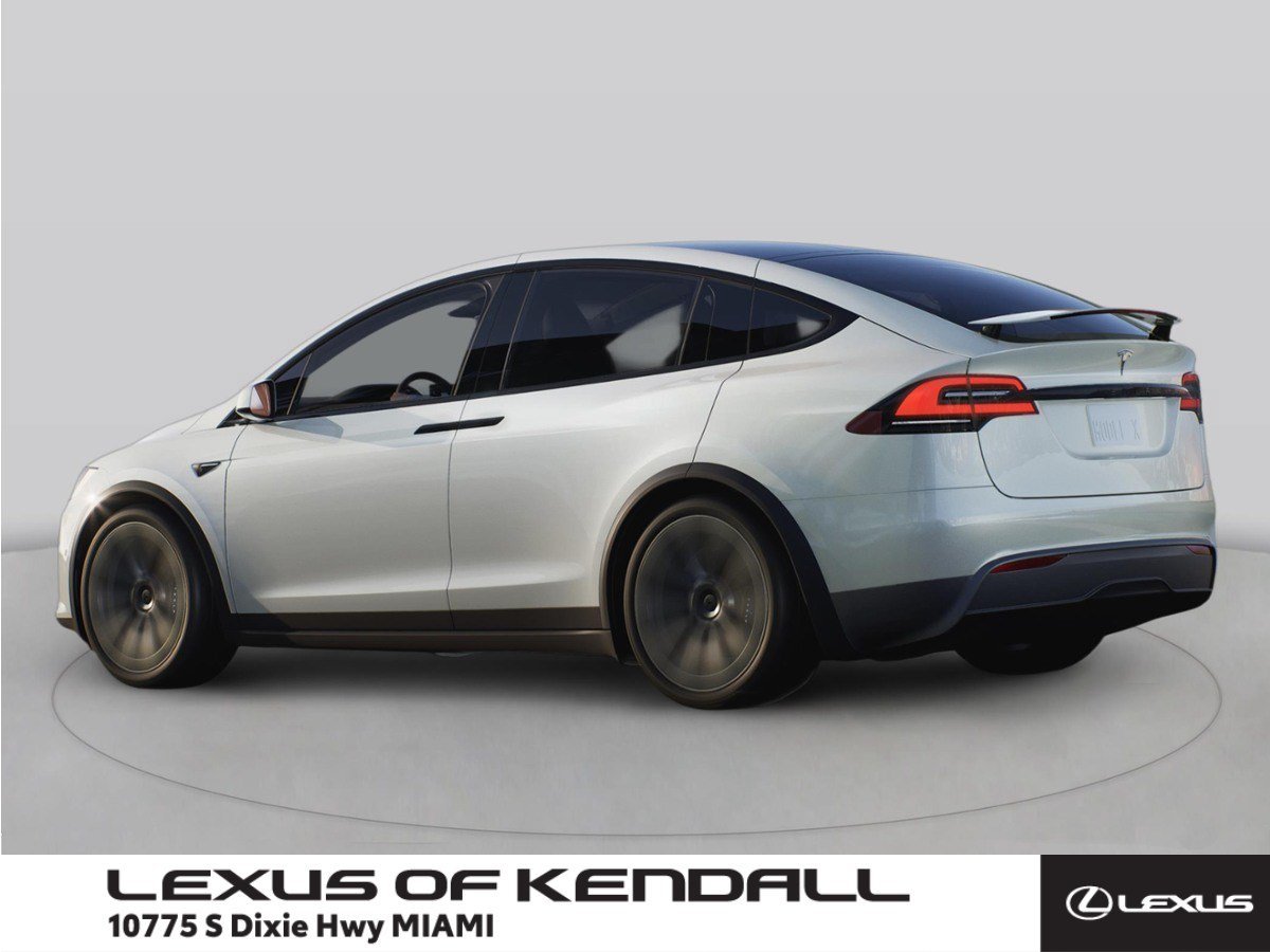 Used 2023 Pearl White Tesla  image 1