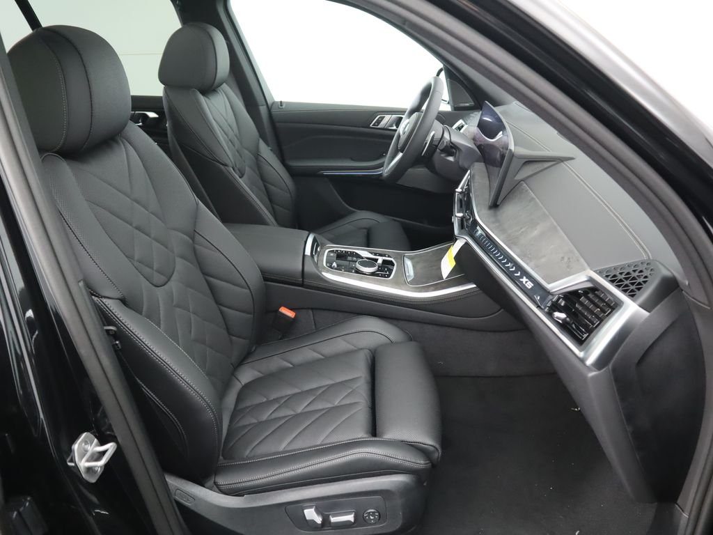 Used 2026 Black Sapphire Metallic BMW xDrive50e image 22