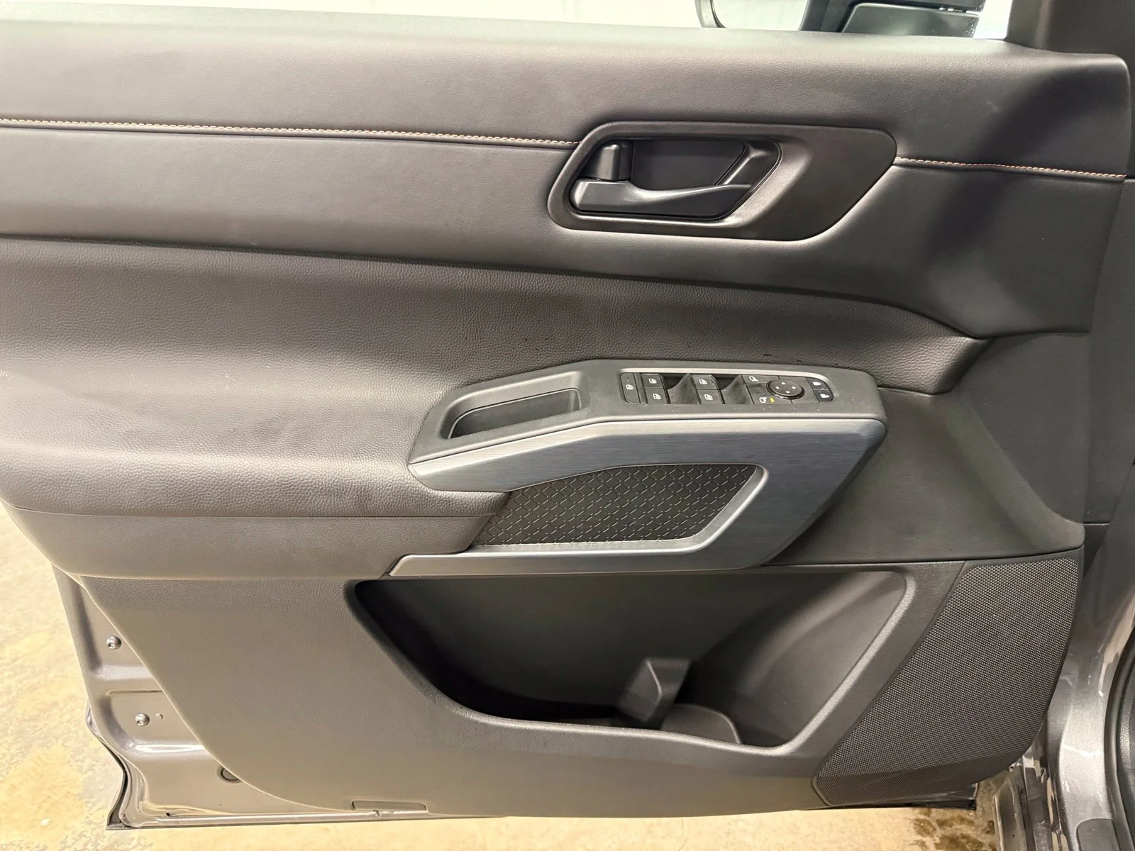 Used 2025 Gray Nissan Rock Creek image 22