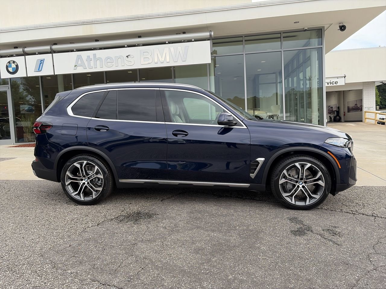 New 2026 Tanzanite Blue II Metallic BMW xDrive50e image 9