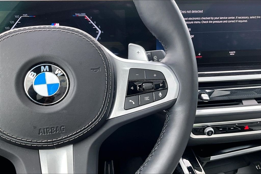 Used 2023 Gray BMW xDrive40i image 10