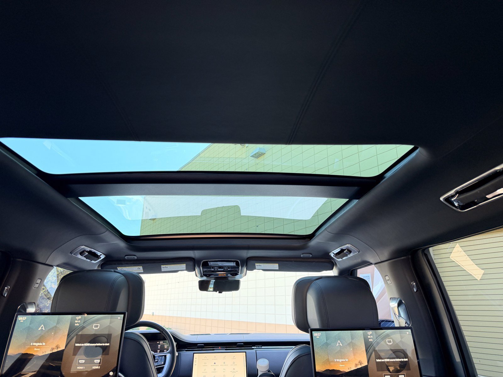Used 2024 White Land Rover SV image 30