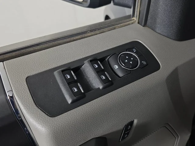 Used 2018 Blue Ford XLT image 23