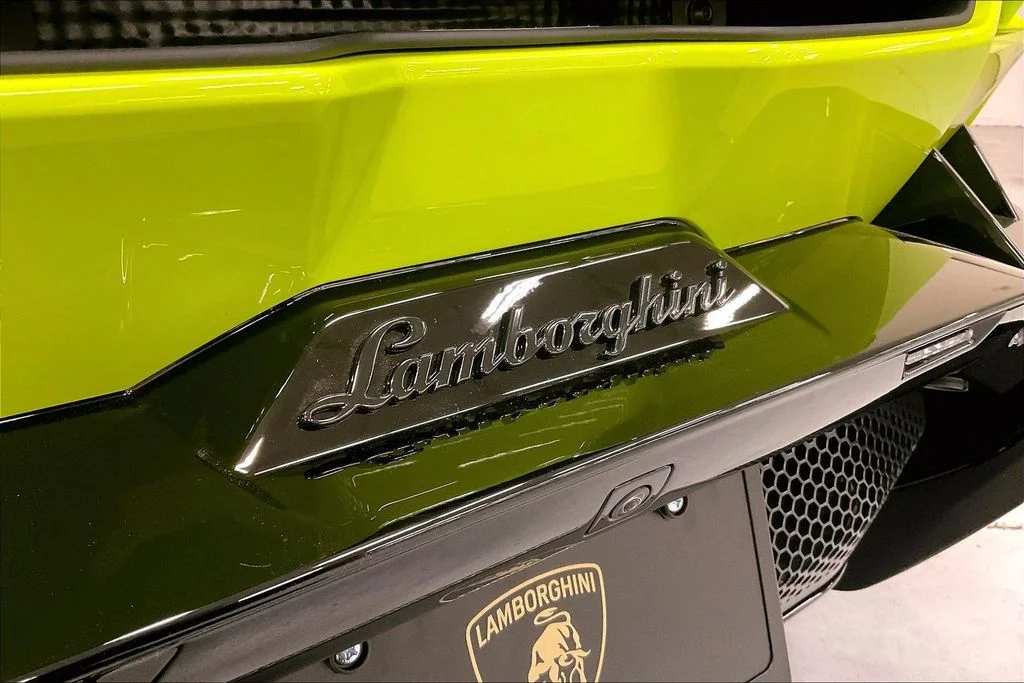 2025 Lamborghini Revuelto Base - Photo 18