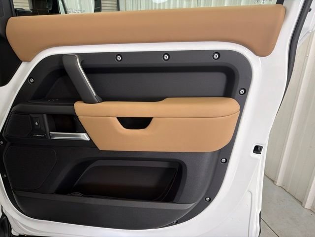 New 2026 Fuji White Land Rover S image 19