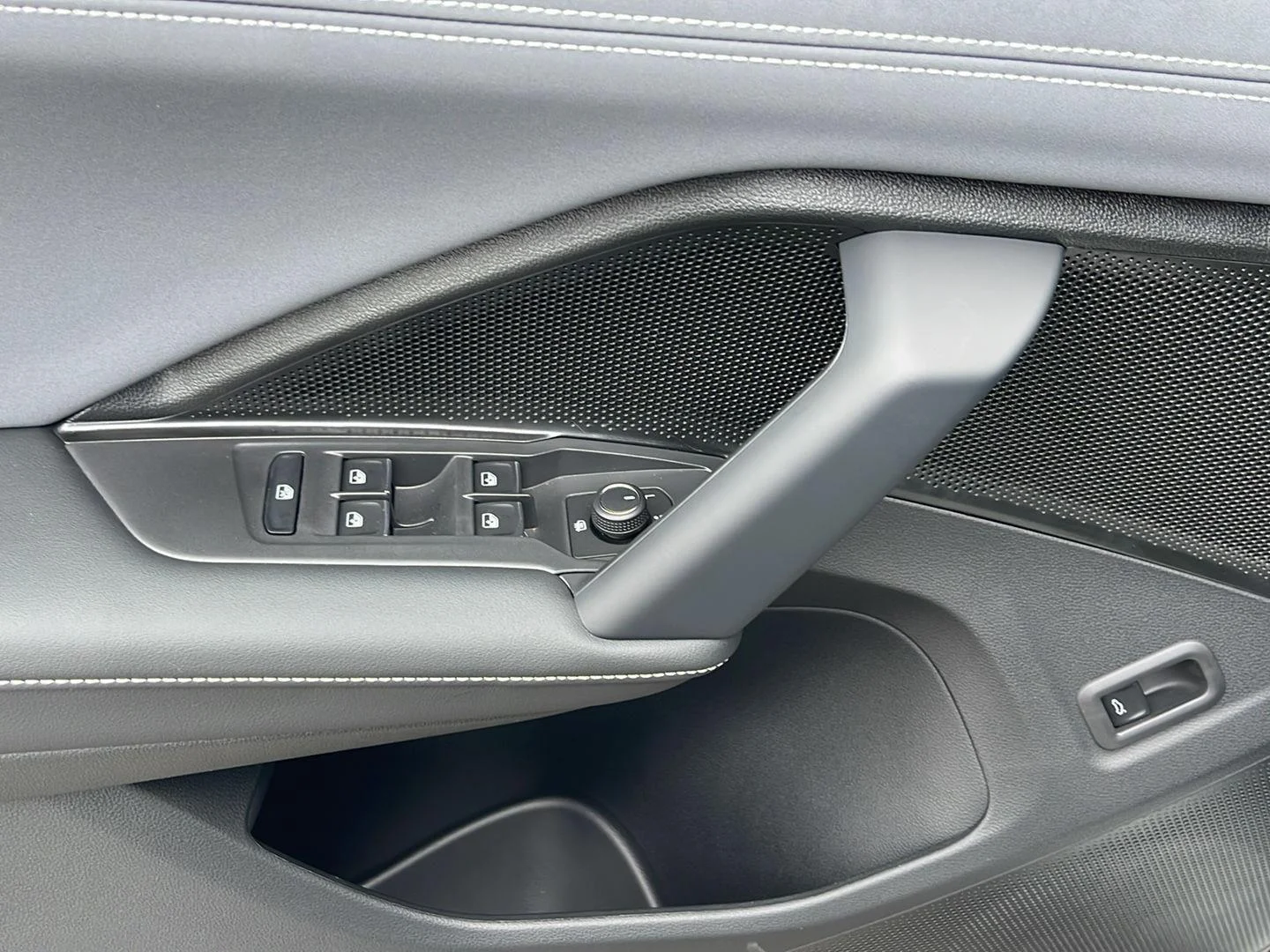 New 2026 Pure White Volkswagen SE image 19