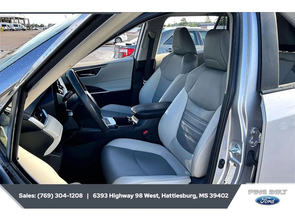 Used 2023 Silver Sky Metallic Toyota XLE Premium image 18