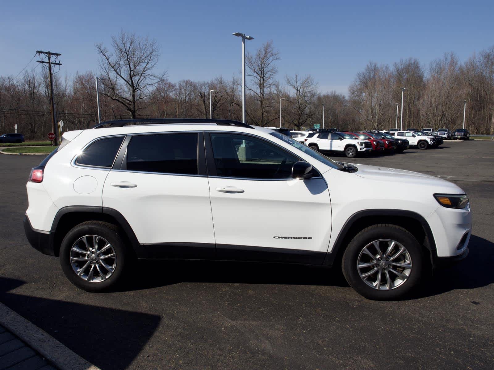 Used 2022 White Jeep Latitude Lux 4x4 image 5
