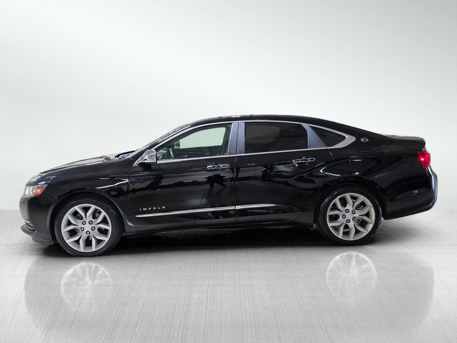 Used 2015 Black Chevrolet LTZ image 4