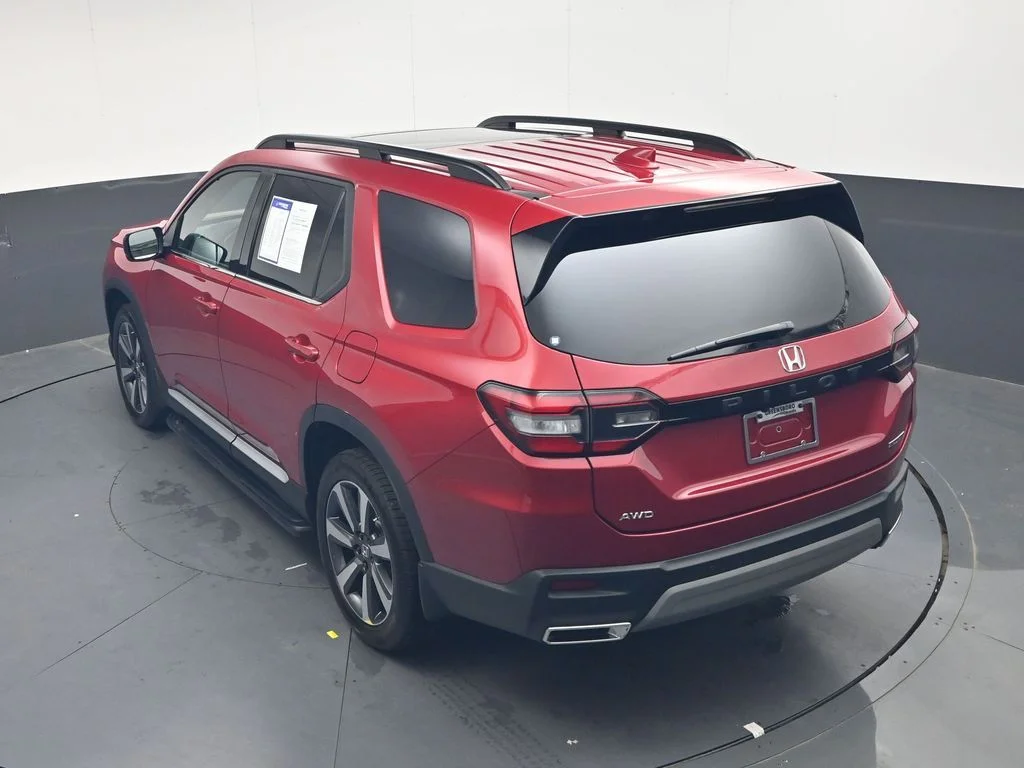 Used 2024 Radiant Red Metallic II Honda Touring image 26