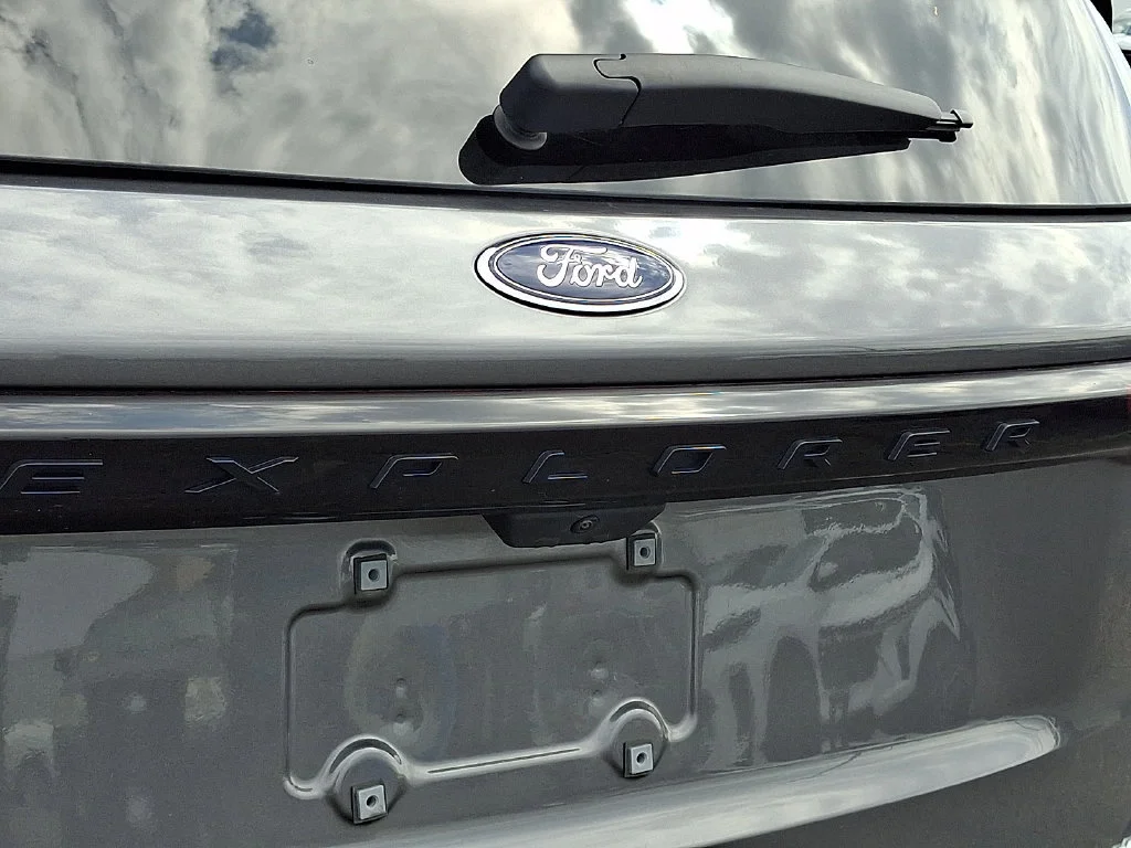 Used 2025 Carbonized Gray Ford ST-Line image 32