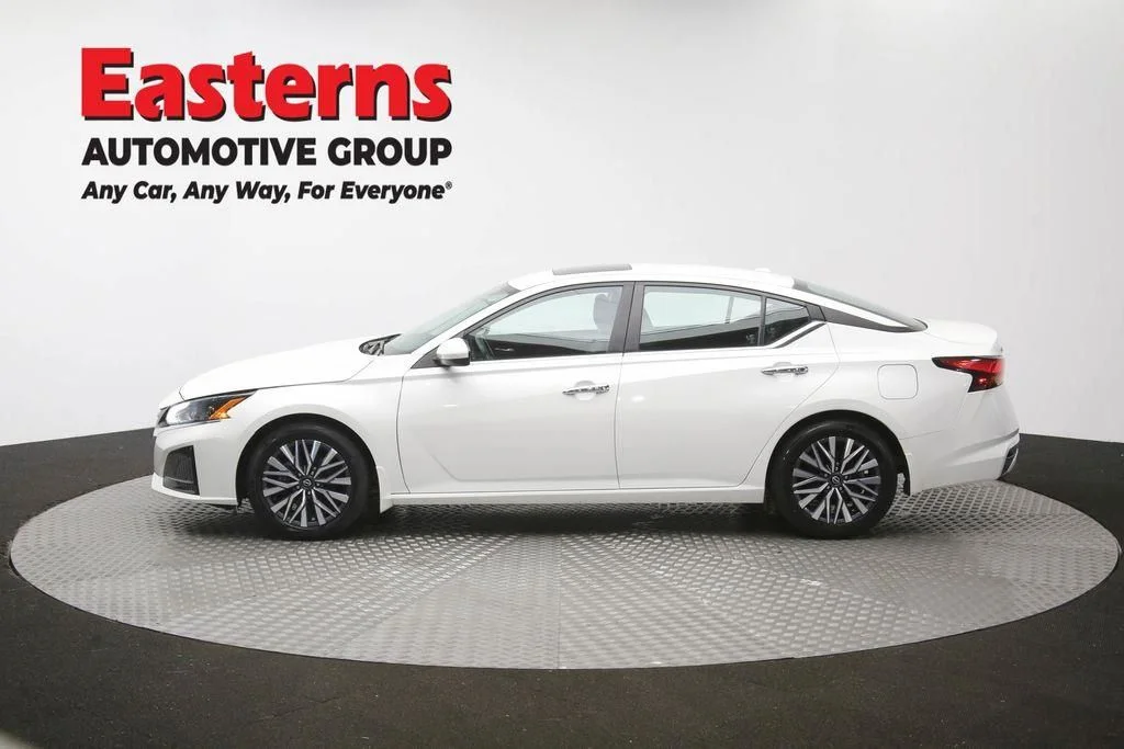 Used 2024 White Nissan 2.5 SV image 63