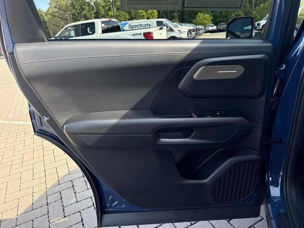 Used 2027 Black Kia S image 25
