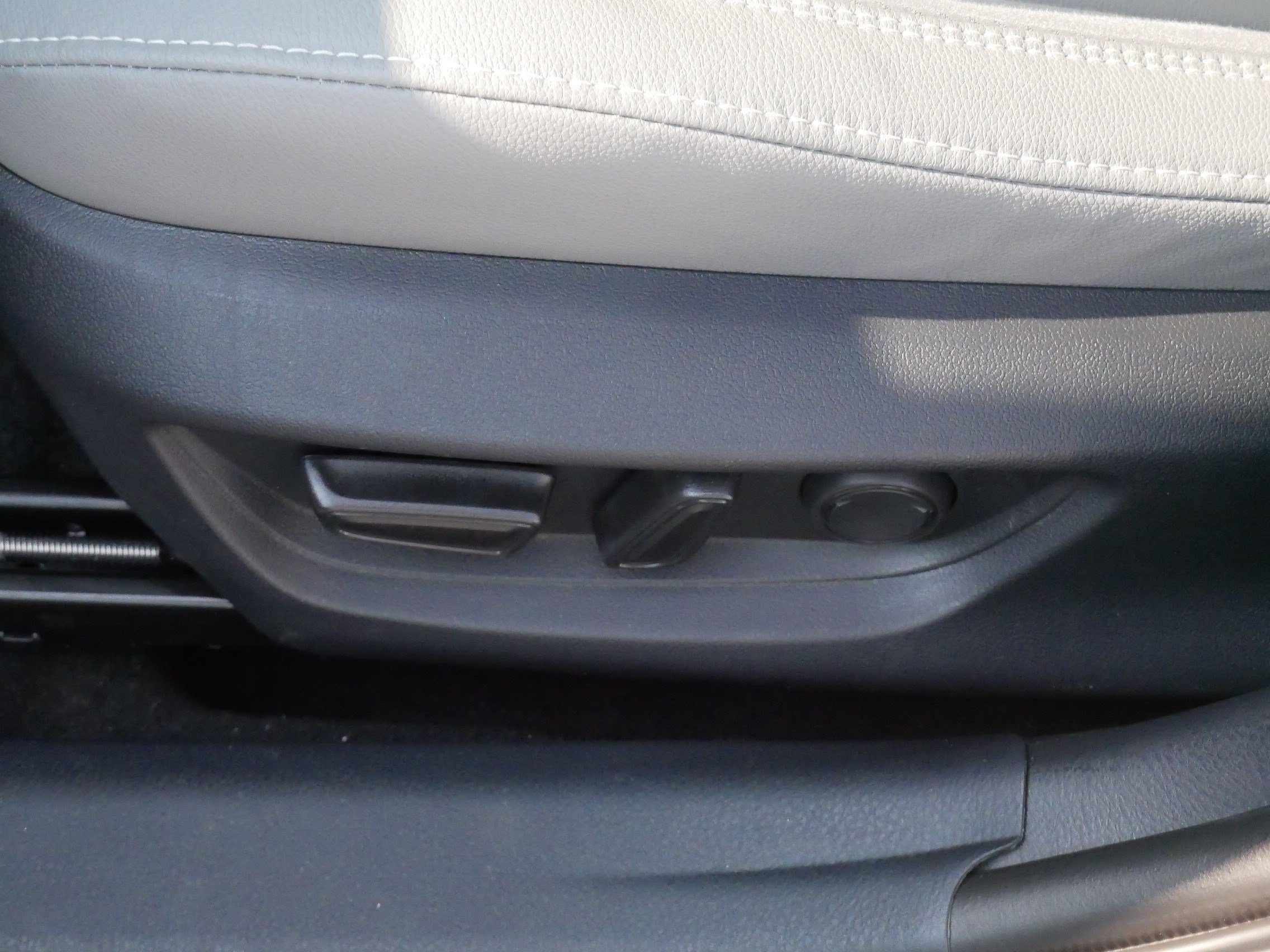 Certified Used 2025 ICE CAP Toyota SE image 20