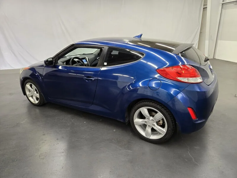 Used 2015 Pacific Blue Pearl Hyundai 3DR CPE AT image 3