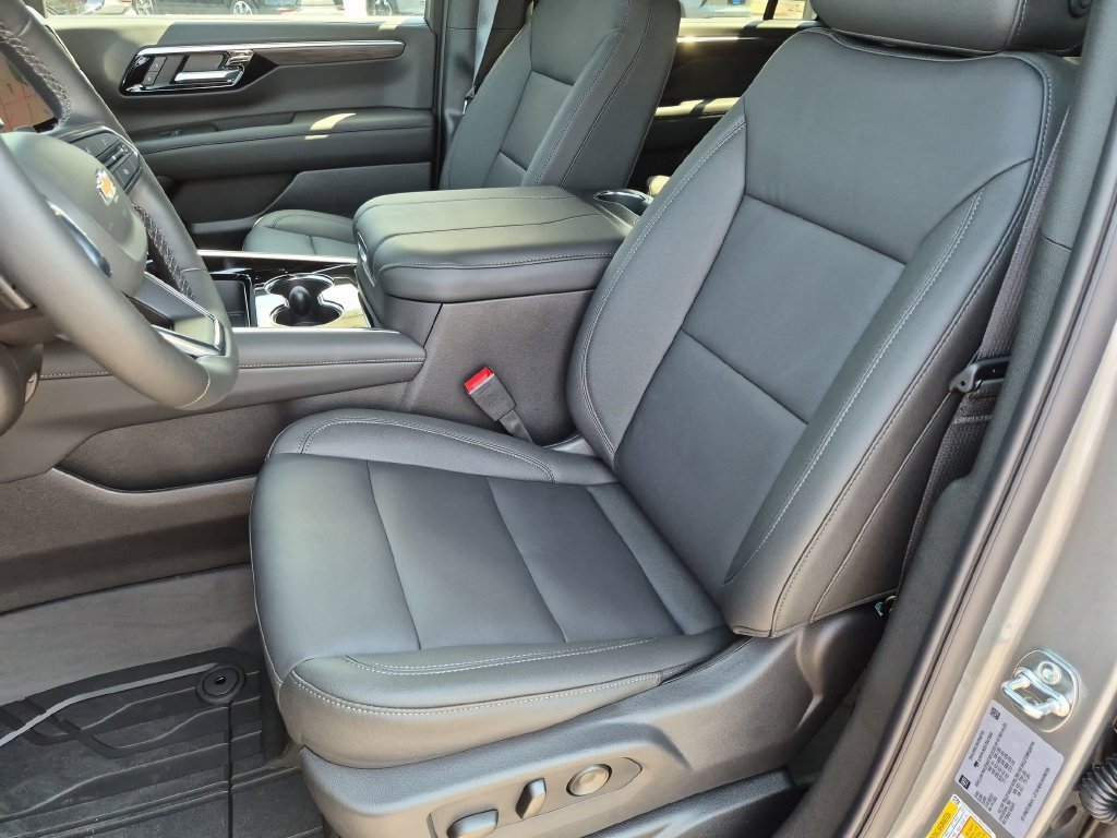 2026 Chevrolet Suburban LT - Photo 15