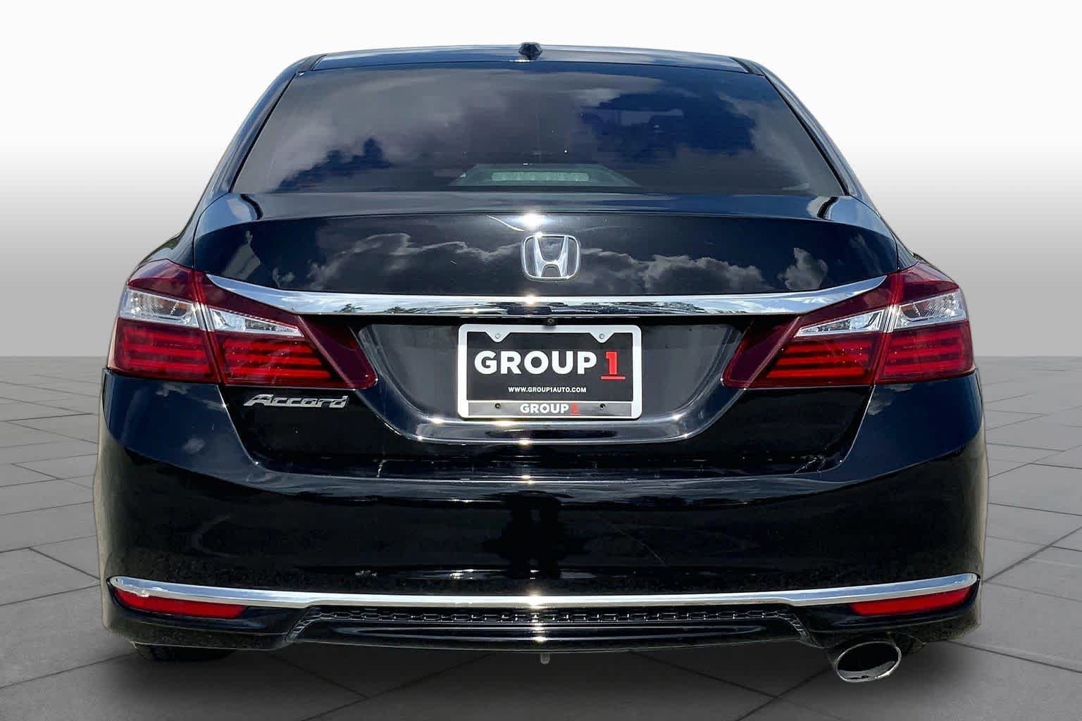 Used 2017 Crystal Black Pearl Honda EX-L image 5