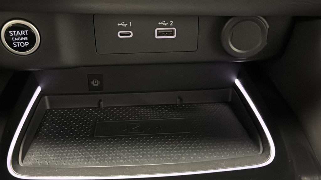 Used 2023 Super Black Nissan Platinum image 31