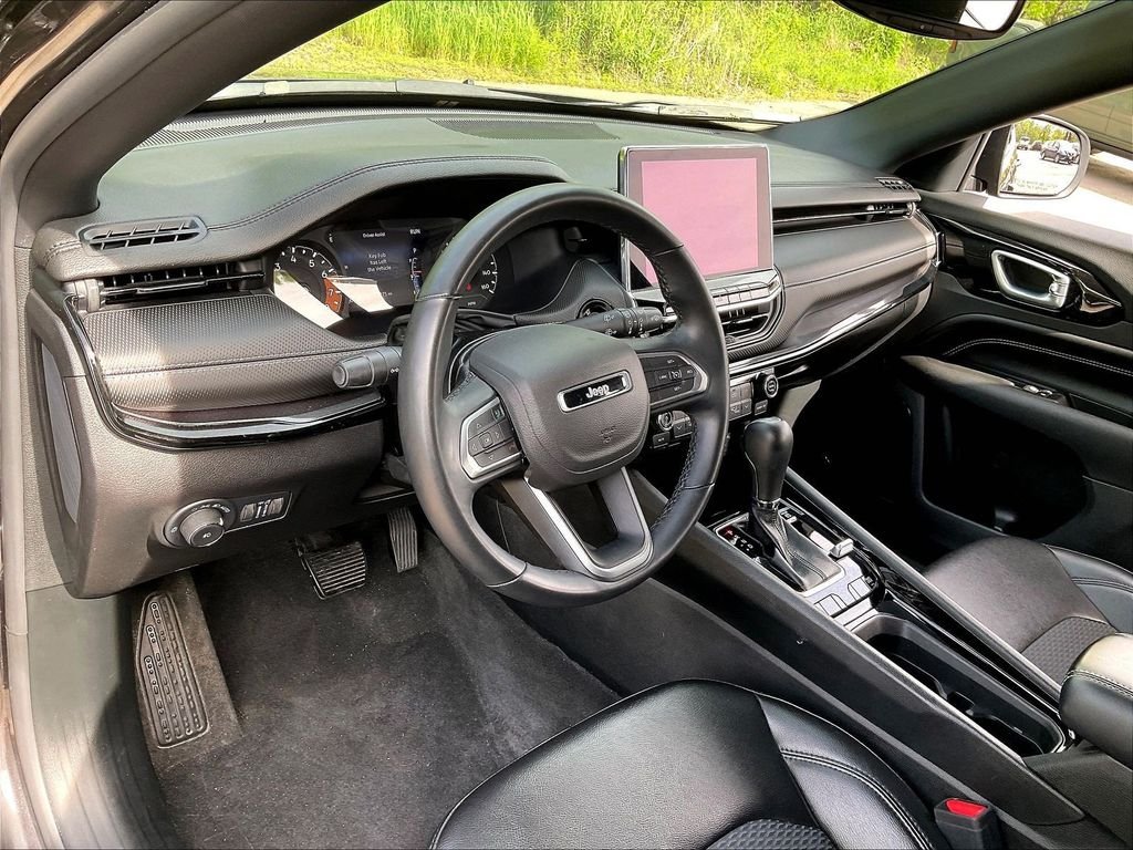 Used 2022 Gray Jeep Altitude image 8
