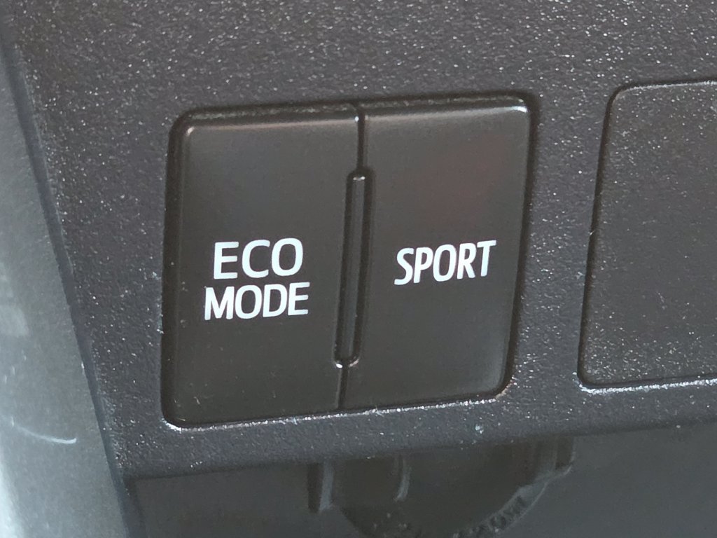 Used 2017 White Toyota LE image 31