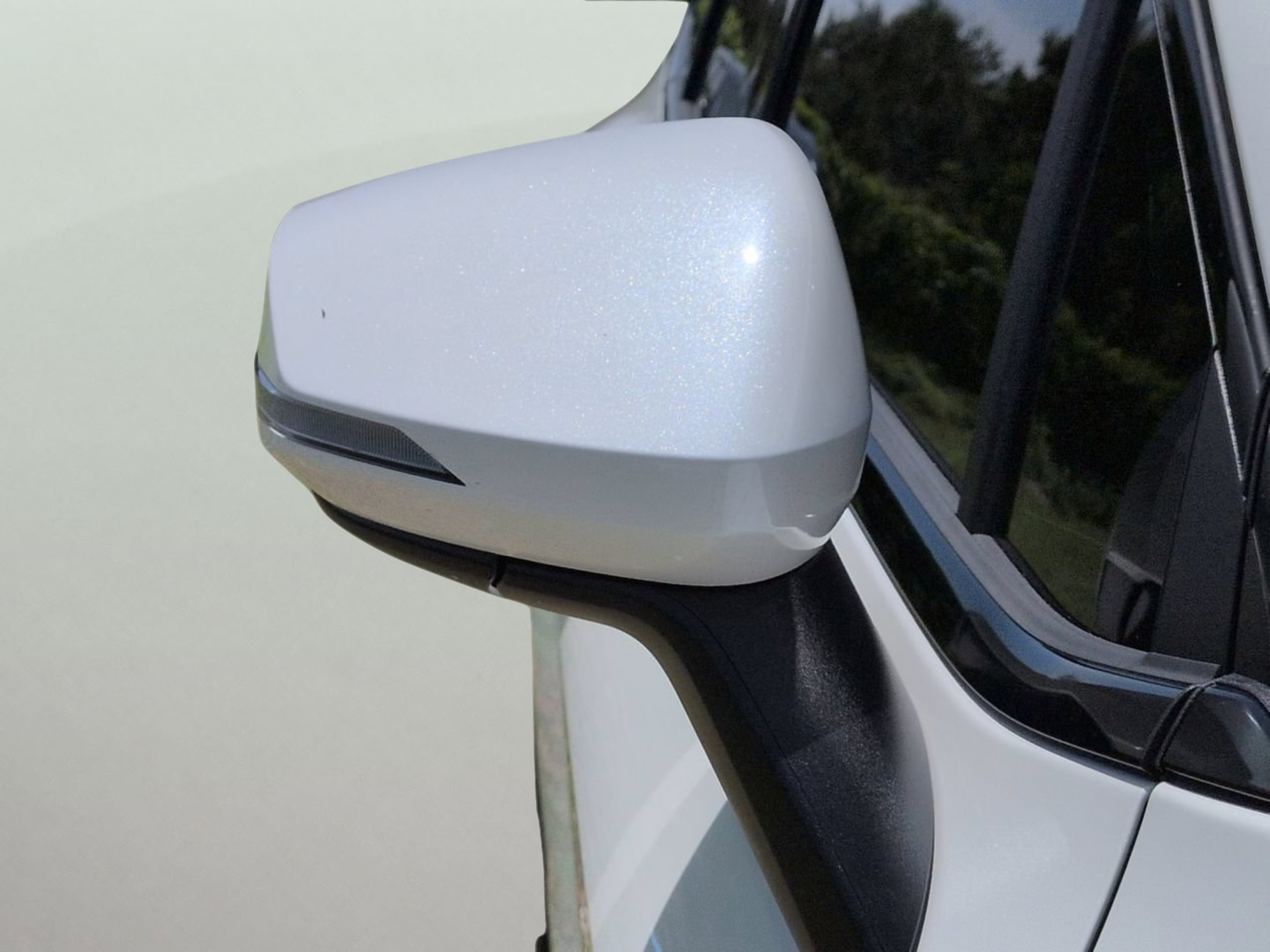 New 2027 Snow White Pearl Kia LX image 12