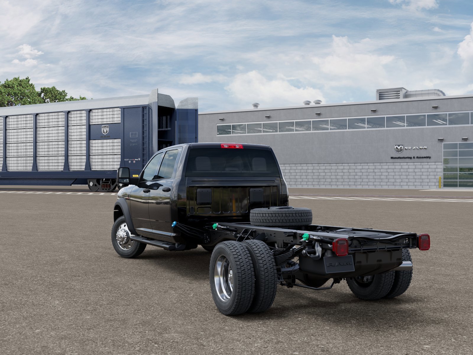 New 2026 Diamond Black Crystal Pearl-Coat Exterior Paint RAM Tradesman image 3