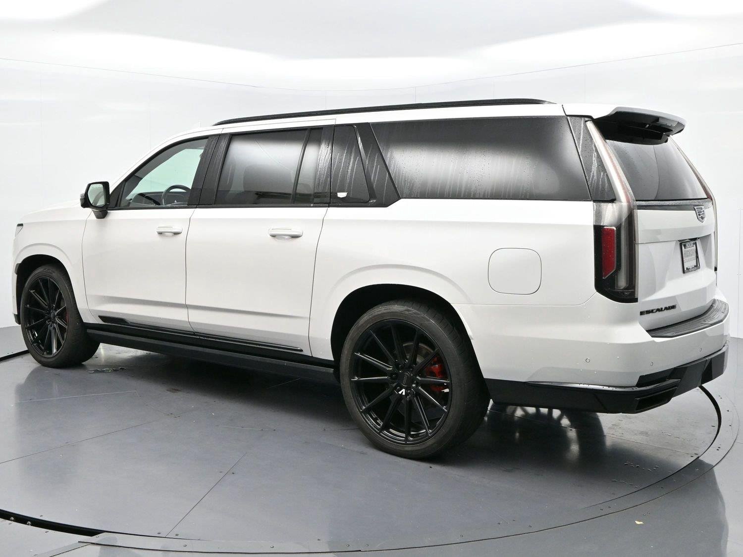 Used 2021 Crystal White Tricoat Cadillac Sport Platinum image 5