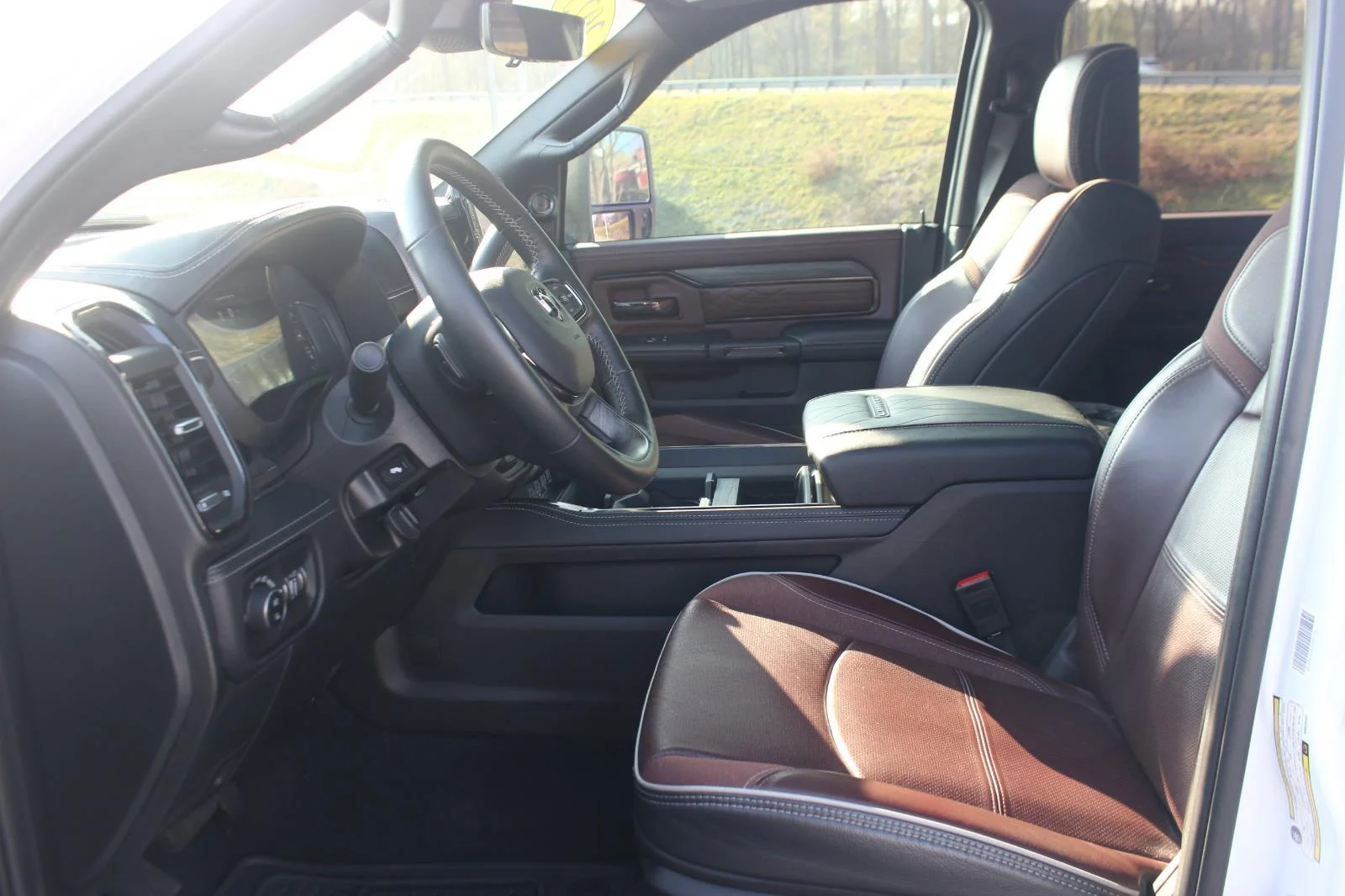Used 2025 White Ram Limited image 16