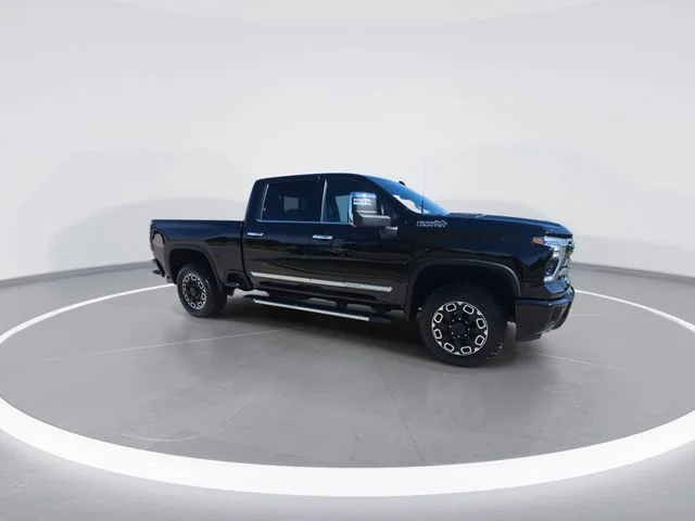 Used 2024 Black Chevrolet High Country image 2