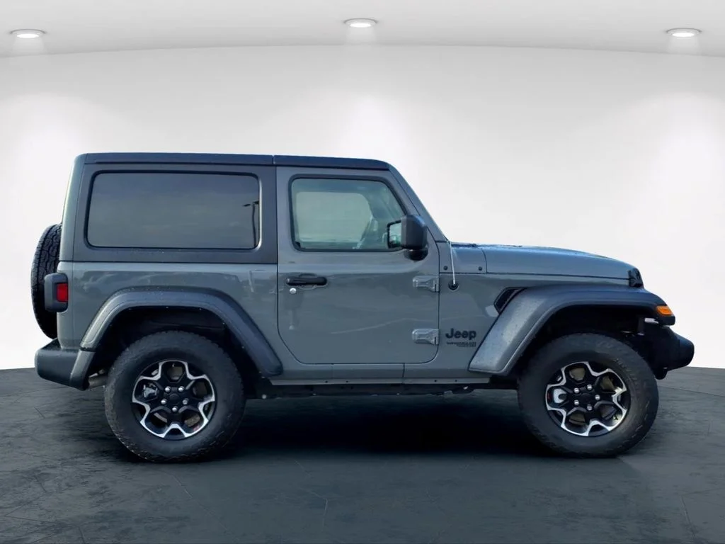 Used 2021 Gray Jeep Sport S image 7