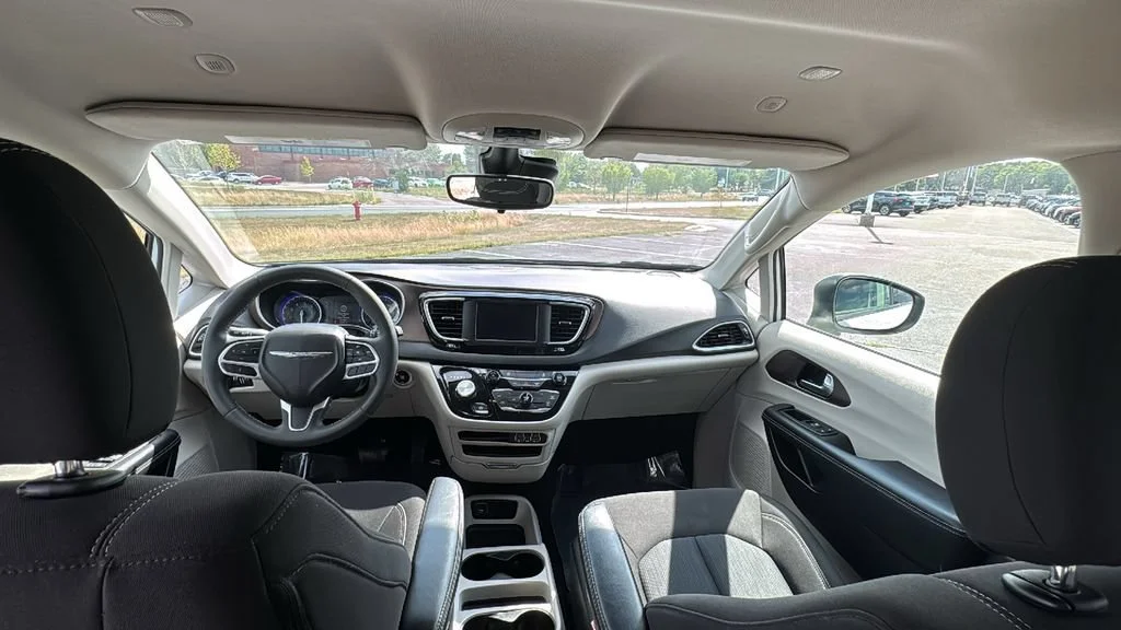 Used 2023 White Chrysler LX image 7
