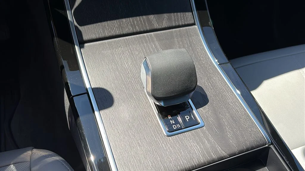 New 2026 Charente Grey LAND ROVER S image 17