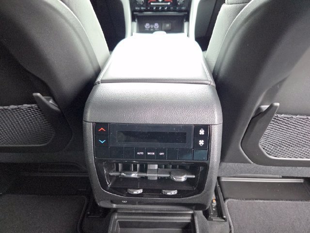 New 2026 Bright White Clear-Coat Exterior Paint Jeep Laredo image 32