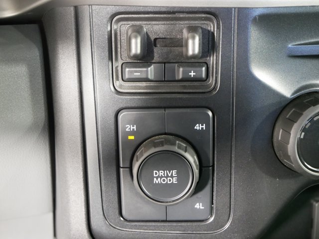 Used 2025 Oxford White Ford Crew Cab XL image 37