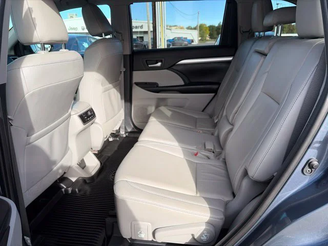 Used 2019 Blue Toyota XLE image 13