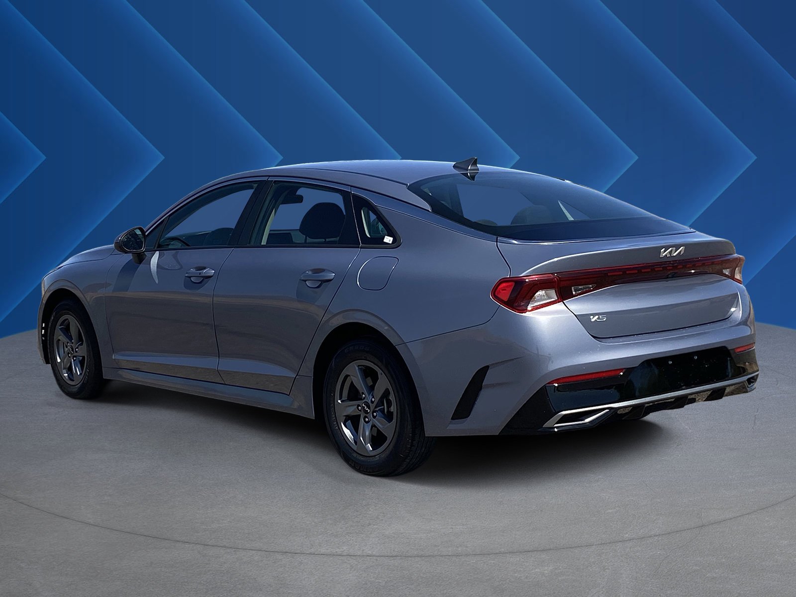Used 2023 Everlasting Silver Kia LXS image 5