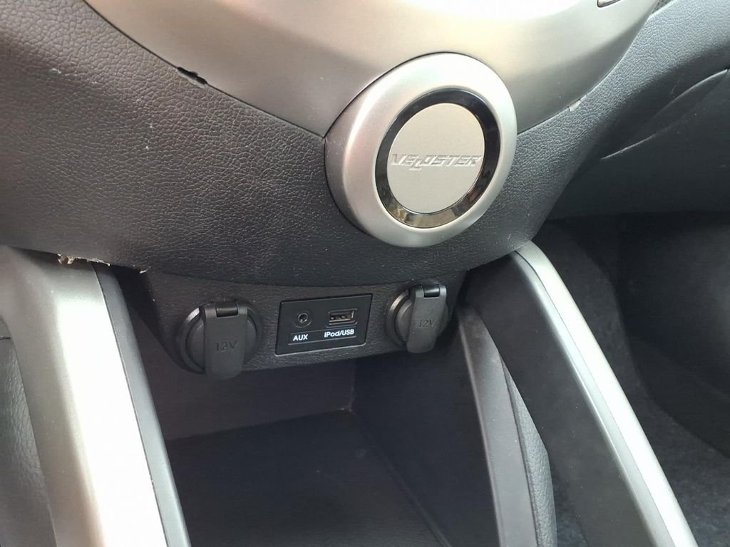 Used 2012 Electrolyte Green Hyundai Base image 7